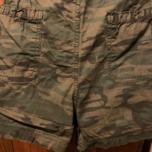 A New Approach Camouflaged Shorts - Picture 9 of 13